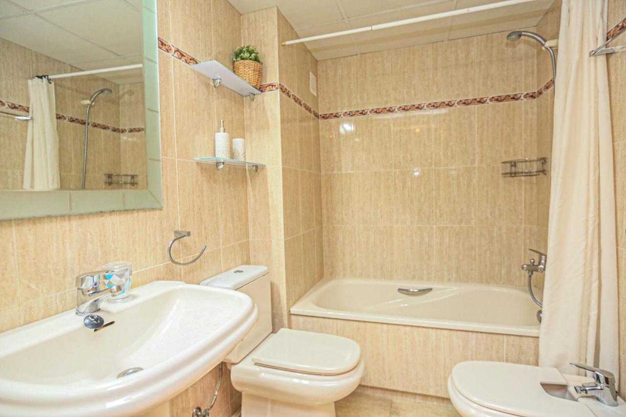 Port Marino Litoral Costa Dorada - Only Families Apartment Кембрилс Екстериор снимка